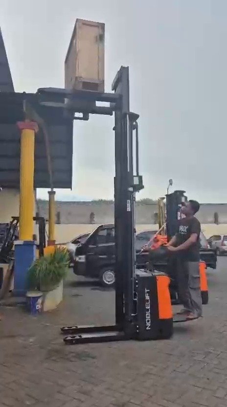electric-stacker-foto-4