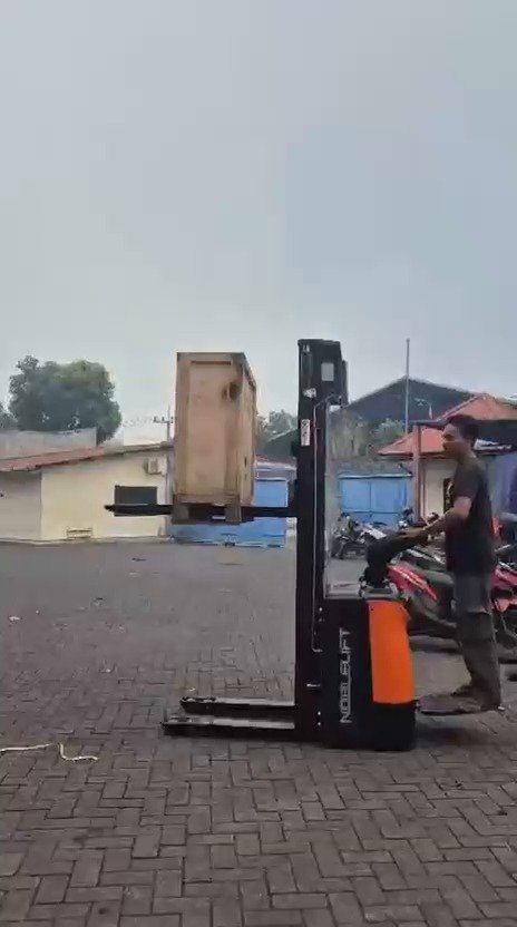 electric-stacker-foto-5
